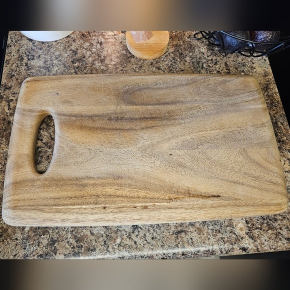Wooden Cutting Board w/Handle 20" x 12" - Picture 2 of 4